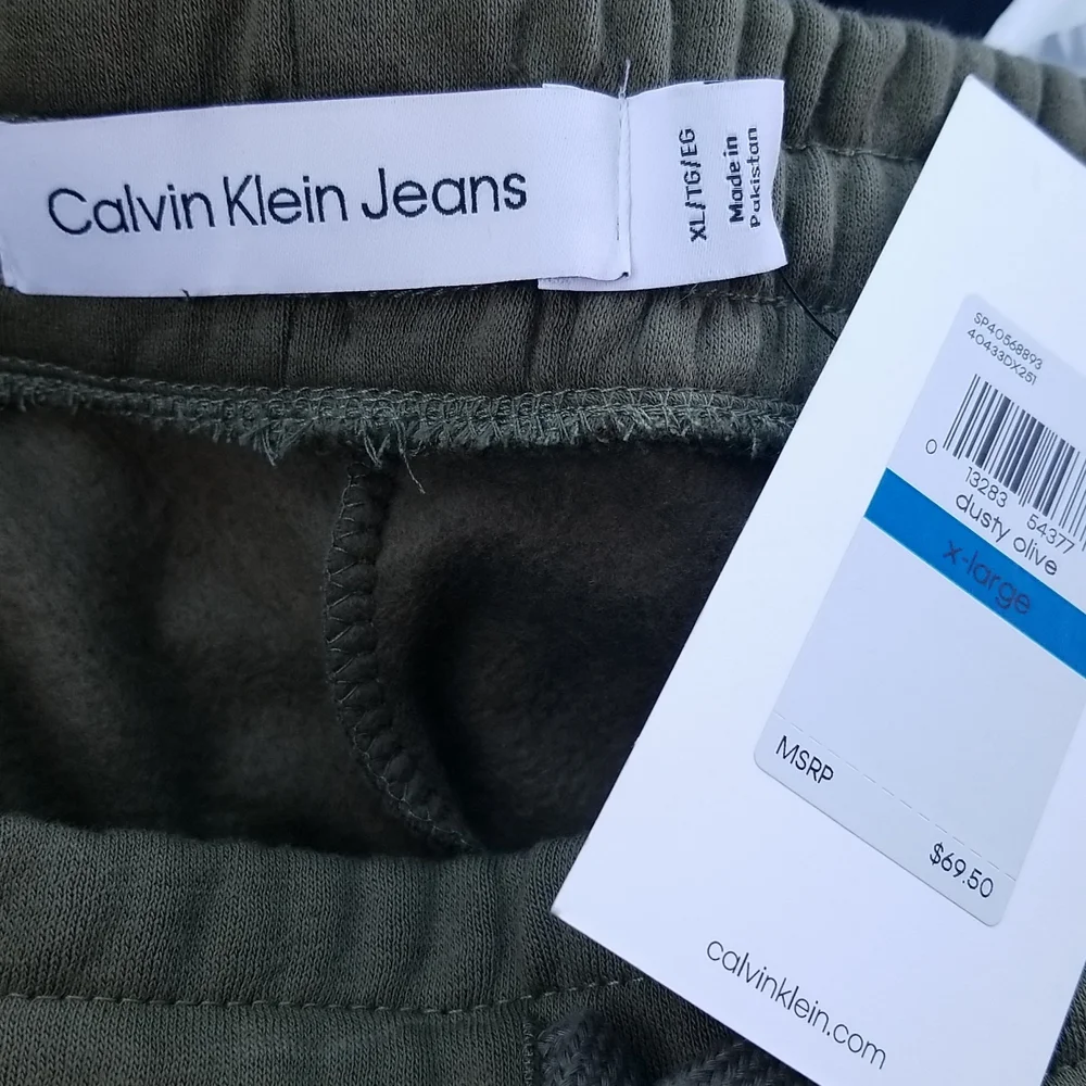 Calvin Klein Joggers XL - Picture 5 of 12